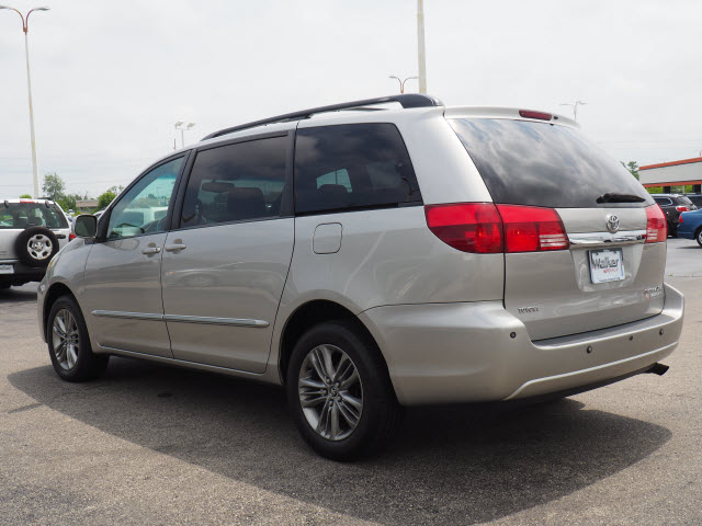 Toyota sienna limited awd